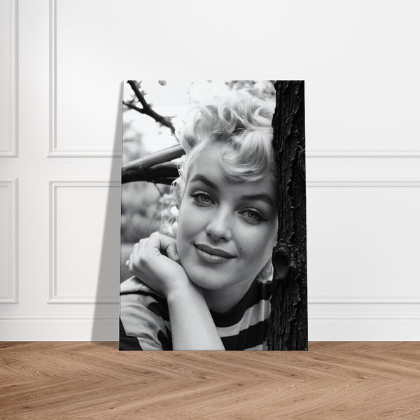 Marilyn in Bloom: The Quiet Charm of Simplicity