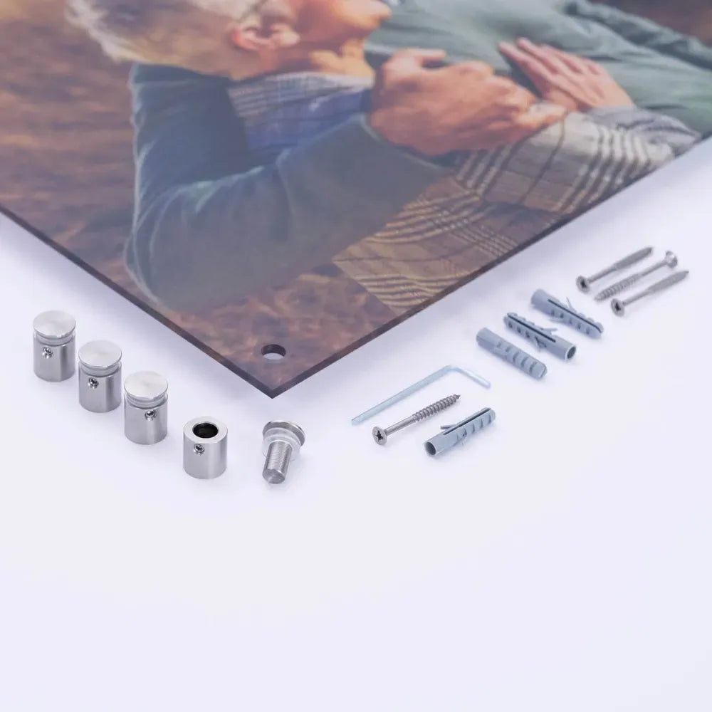 Aufhängeset für Acrylglasbilder: Abstandshalter, Schrauben, Dübel und Inbusschlüssel